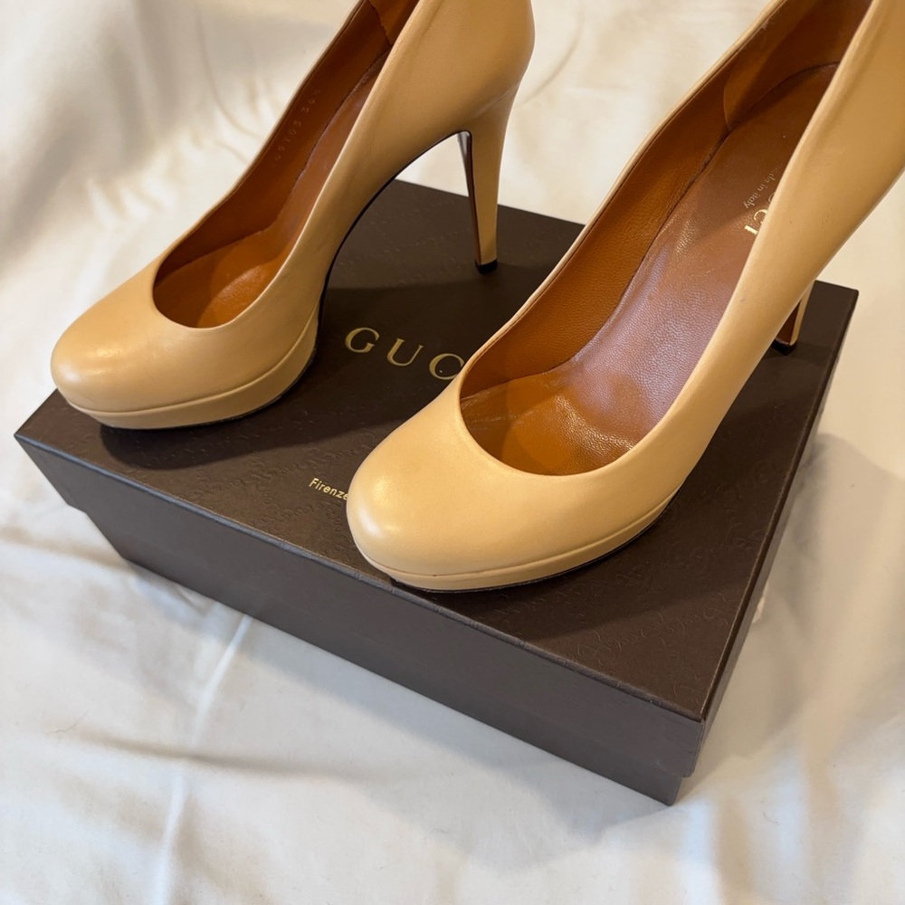 Gucci Women's Beige Leather Heels - Picture 7 of 10